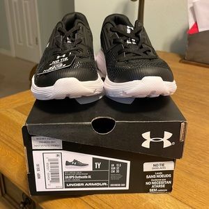 Brand new under armour shoes